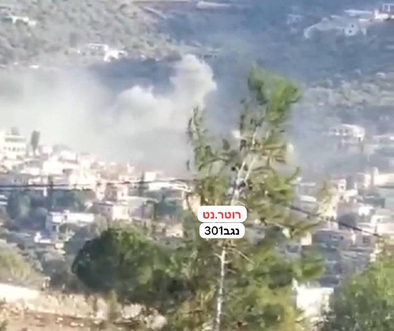 Israeli army artillery and air strikes in Ayta Ash Shab