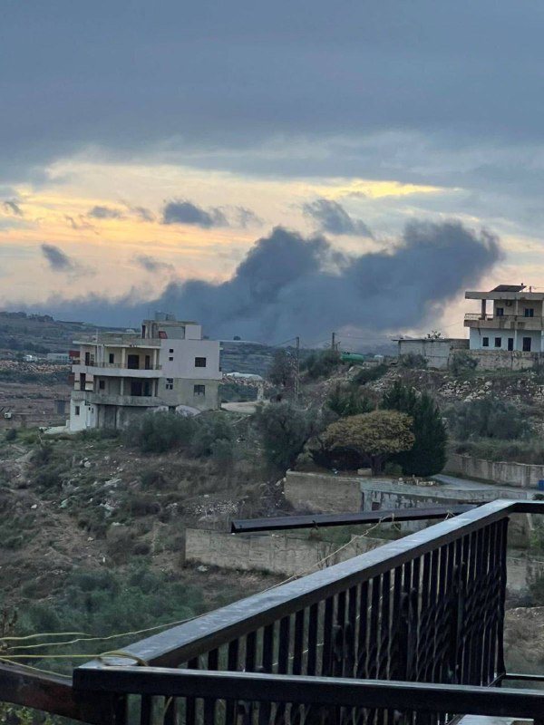 Israeli army artillery and an air strike in Tayr Harfa