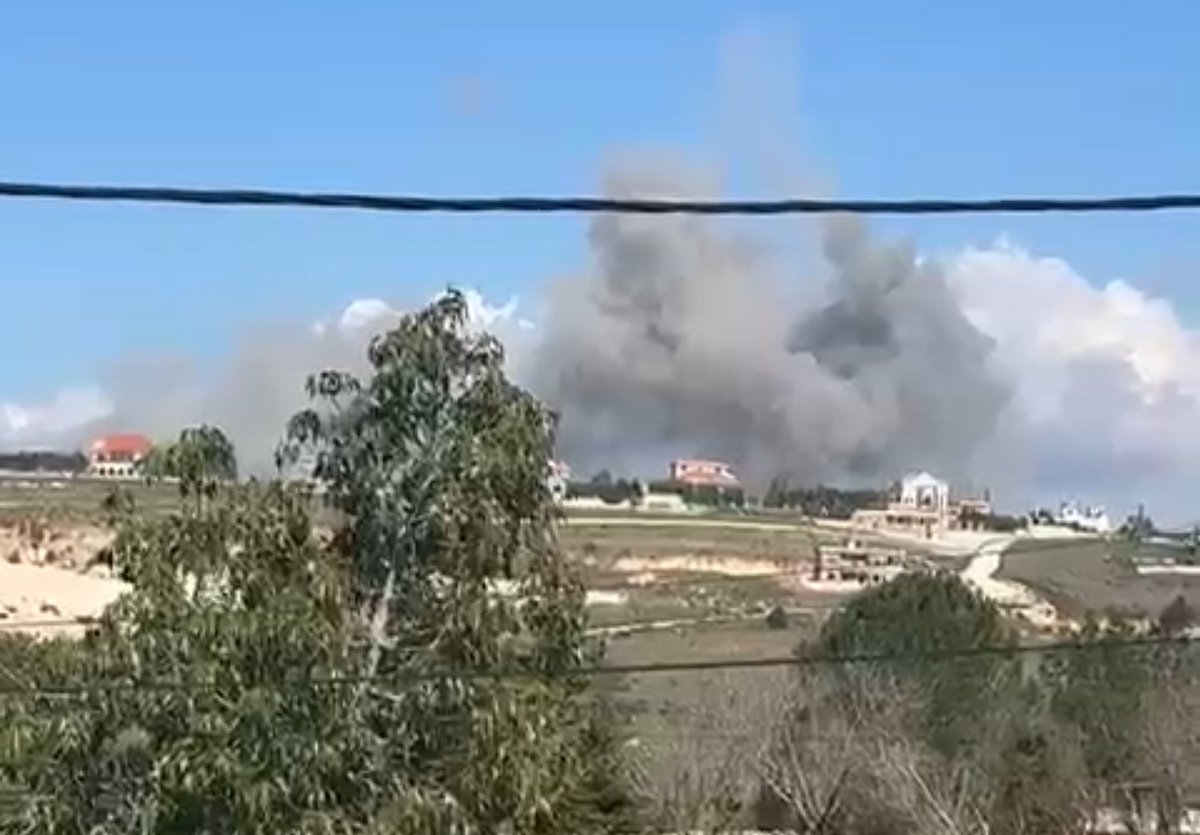 Israeli warplanes carried out an air strike targeting the town of Markaba with missiles