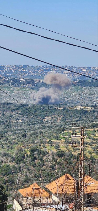 Israeli army air strike between Khiam and Rachiye El Foukhar