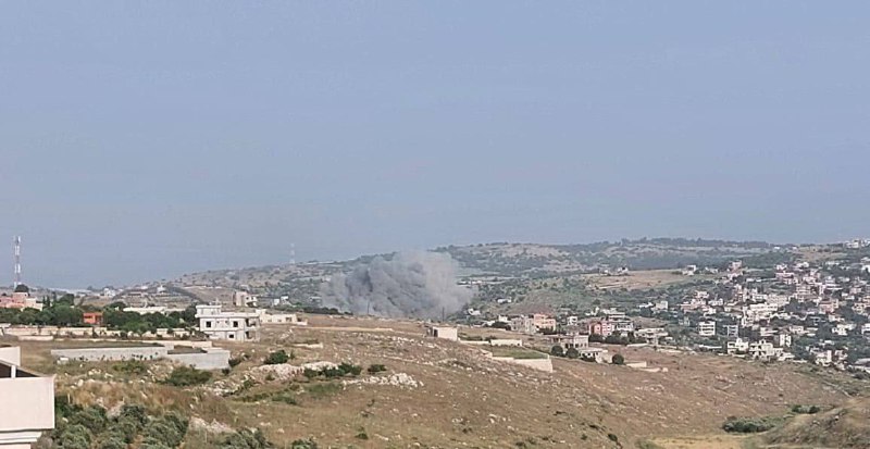 Israeli army air strike in Aitaroun earlier this hour