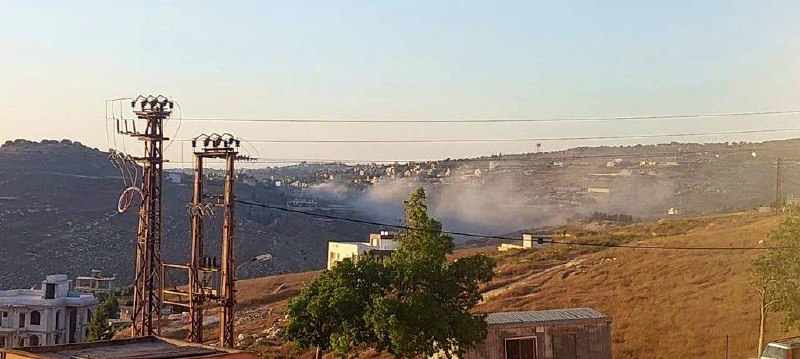 Israeli army air strike between Houla and Meis Al Jabel
