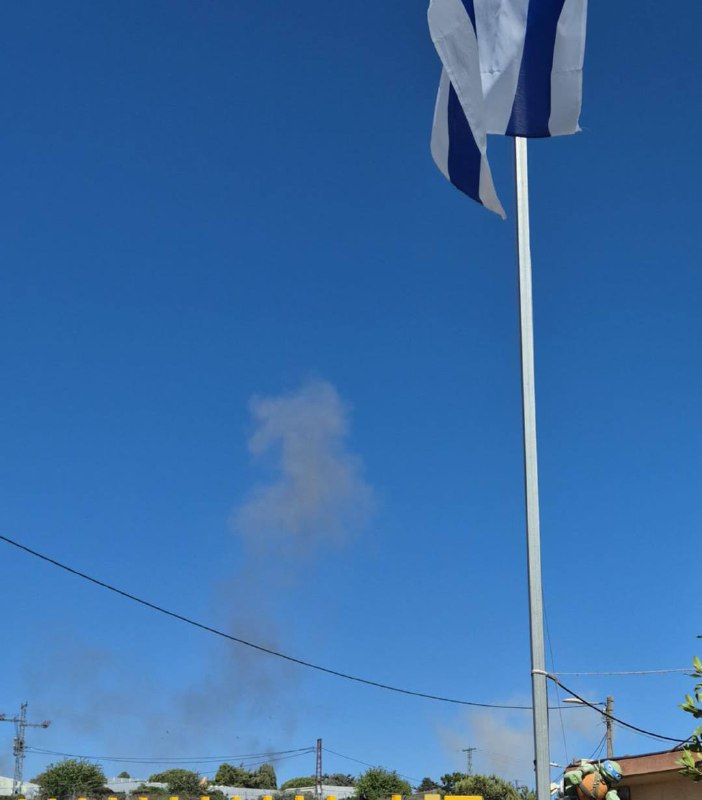 Des impacts à Shtula, un bâtiment a été directement touché