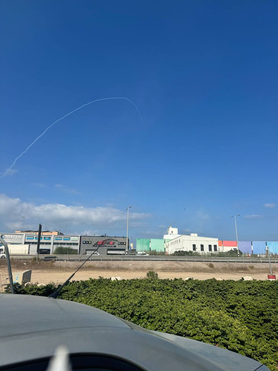 Hace poco se lanzó un misil interceptor contra un objetivo aéreo sospechoso frente a la costa de Acre, según el ejército israelí. No sonó ninguna sirena. El ejército israelí afirma que todavía está investigando el incidente