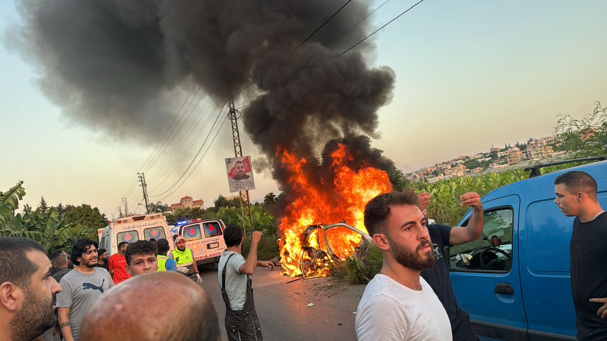 Los medios libaneses informan de un ataque aéreo israelí contra un vehículo en una carretera entre Deir Qanoun, en el sur del Líbano, y Ras el-Ain, en el distrito de Tiro.