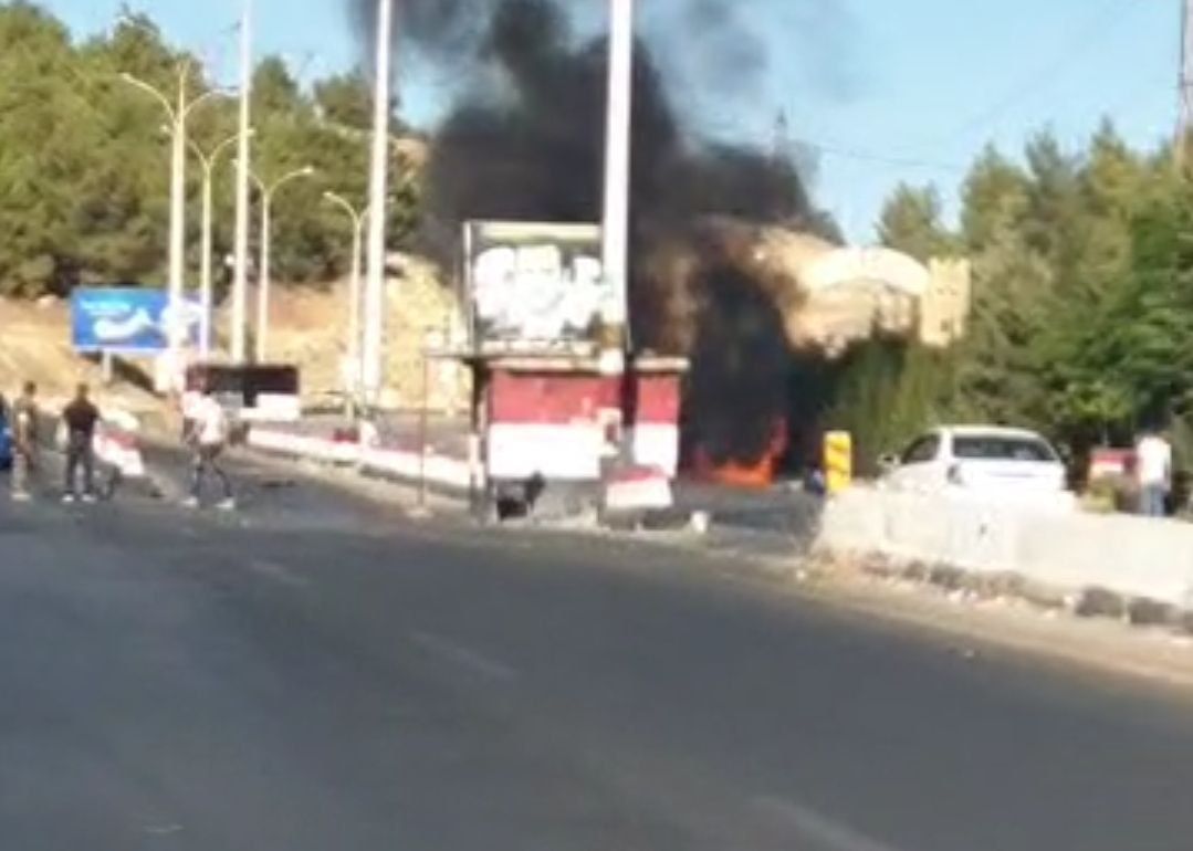 מכונית כוונה על ידי ישראל בכביש דמשק-ביירות, לפי דיווחים מקומיים