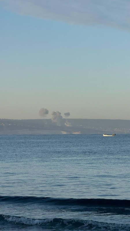 Ataques aéreos do exército israelense perto de Naqoura no início desta hora