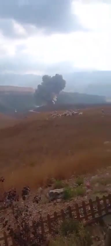 Ein israelischer Angriff zielte auf das Tal neben der Straße Kafr Tibnit-Nabatieh in der Nähe des ehemaligen Zafateh-Geländes.