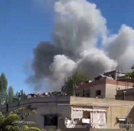 O momento do bombardeio da cidade de Hermel, no Bekaa libanês