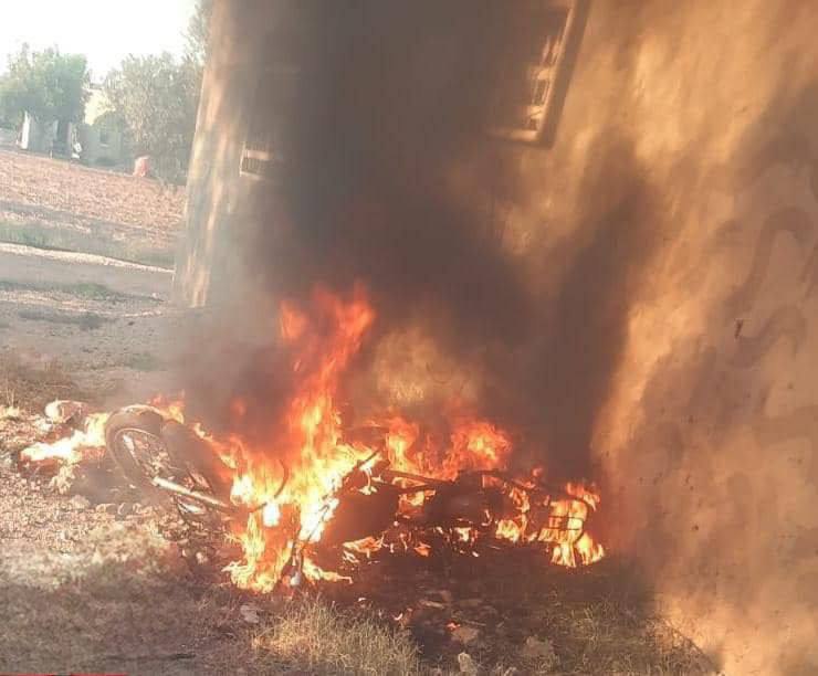 Ein Bericht im Libanon über einen Angriff auf ein Motorrad in der Gegend von Harmel im Libanon