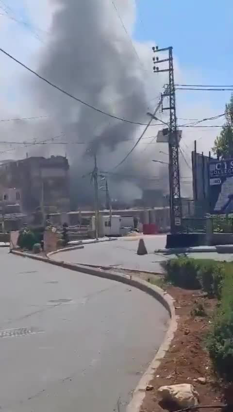 Aviões israelenses atacam bairro de Saraya em Nabatieh