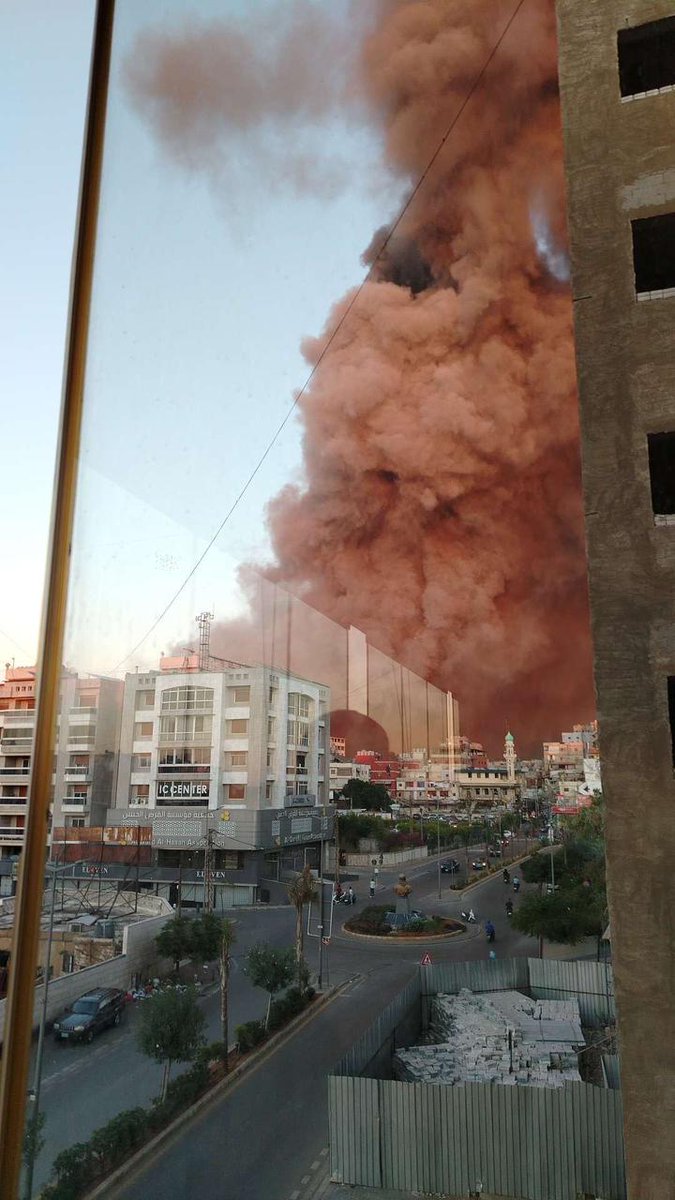 Al-Jadeed: 10 Explosionen erschüttern Beiruts südliche Vororte zwischen Haret Hreik und Burj al-Barajneh. Noch ist unklar, was passiert ist, aber dies war der heftigste Angriff der Israelis auf Beirut seit Oktober letzten Jahres. Er war weit über die Hauptstadt hinaus zu hören und zu spüren.