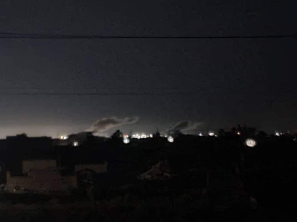 East Syria: last night airstrikes hit several IRGC-linked positions in Deir Ezzor city and area of Abukemal. An air defense position also possibly targeted.Many dead reported, including foreign fighters. Bombardment was likely carried out by US, following attack on the US Conoco base