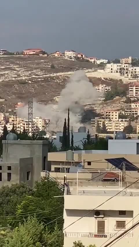 Zerstörung nach Angriffen in Ain el-Delb bei Sidon