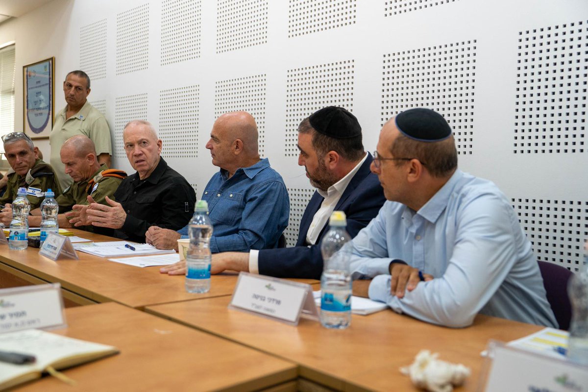 Lors d'une rencontre avec les maires des communes frontalières du nord d'Israël, le ministre de la Défense Yoav Gallant a déclaré que  la prochaine étape de la guerre contre le Hezbollah va bientôt commencer, laissant également entendre qu'Israël devrait lancer une offensive terrestre au Liban.  La prochaine étape de la guerre contre le Hezbollah va bientôt commencer, elle sera un facteur important pour changer la situation sécuritaire et nous permettra d'achever l'importante [mission] de retour des habitants dans leurs foyers, a déclaré Gallant.