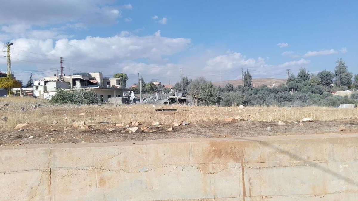 La maison visée par une frappe aérienne israélienne dans la ville de Kafrdan, dans le nord de la Bekaa