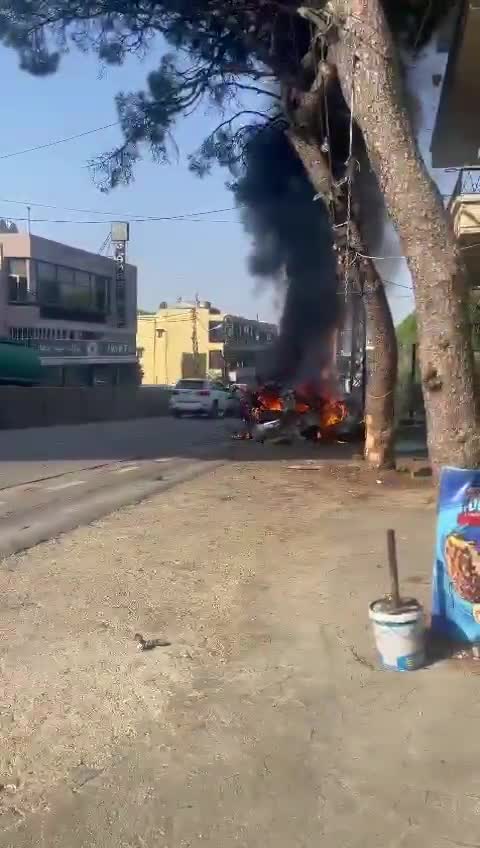 Ciblage d'une voiture sur la route d'Al-Jumhur