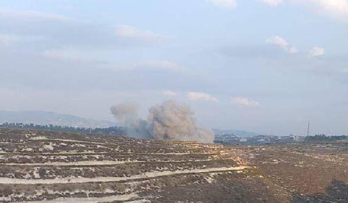 Une frappe aérienne israélienne en deux vagues a visé les périphéries des villes d'Al-Bissariyeh et de Qaqaiyat Al-Sanobar, dans le sud du Liban.