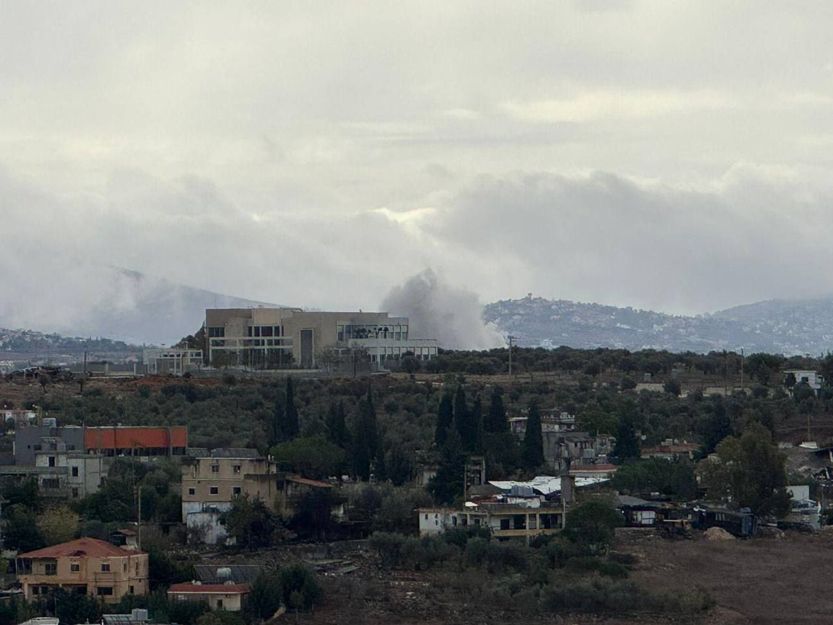 Luchtmacht voert luchtaanval uit in de omgeving van de stad Kafr Tibnit in Zuid-Libanon