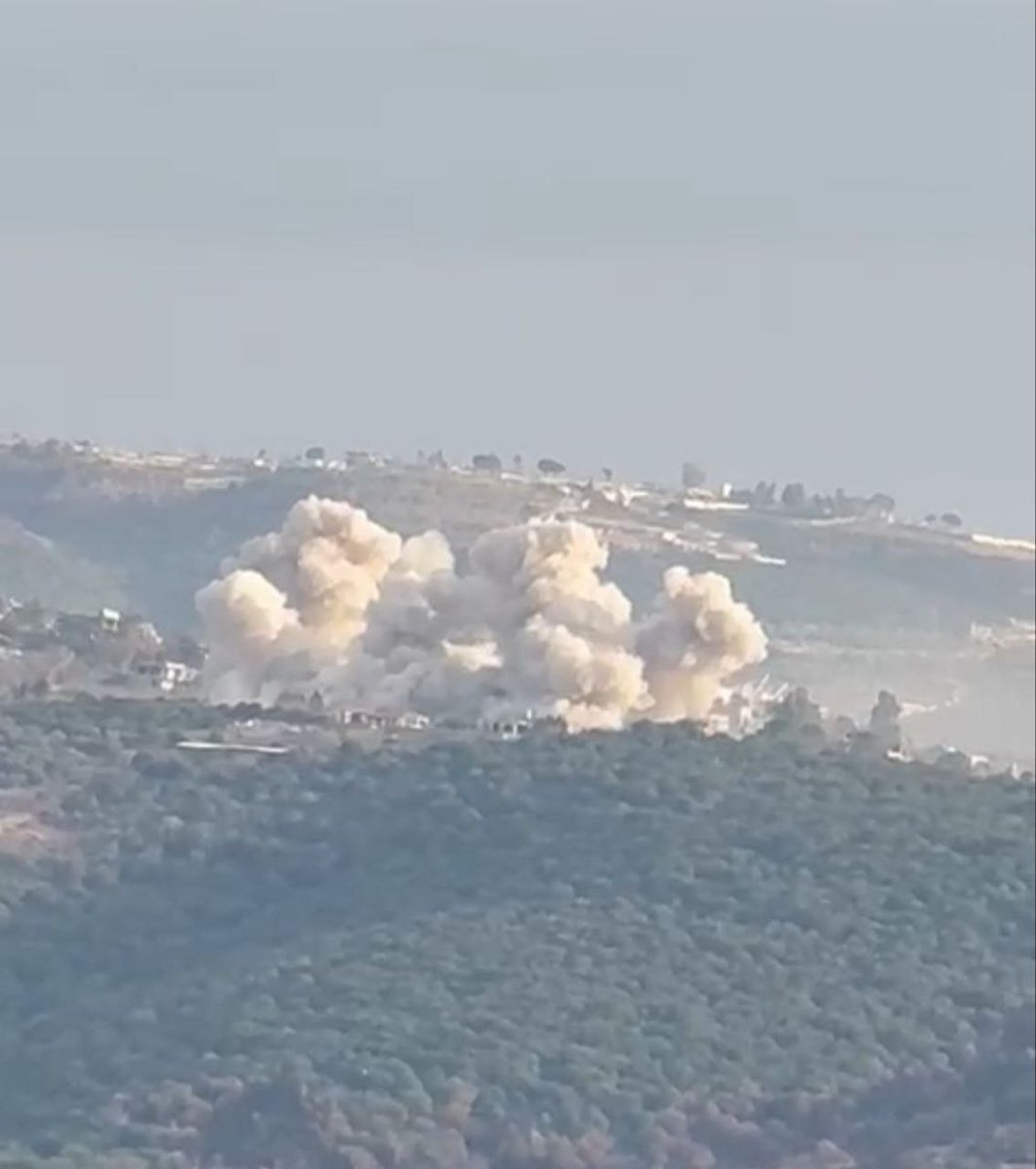 Israeli army blows up houses in the town of Tyre Harfa, south Lebanon, today