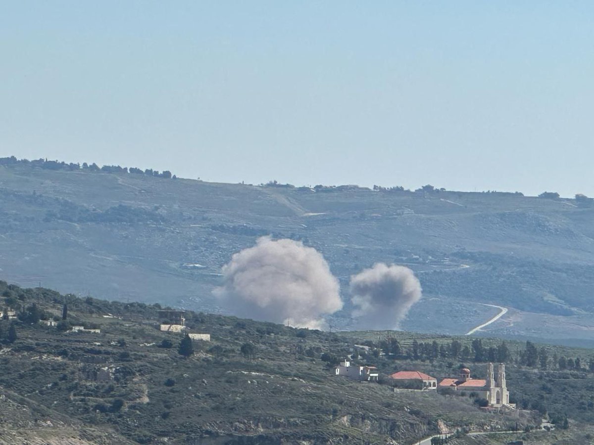 Bombenangriff der libanesischen Armee auf das Qalaa-Feld