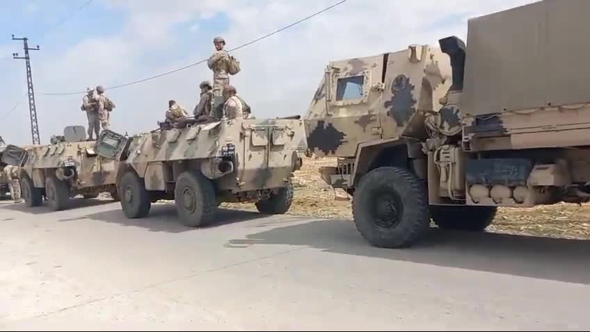 Reinforcements for the Paratroopers Regiment on the outskirts of the border town of Hawsh al-Sayyid Ali