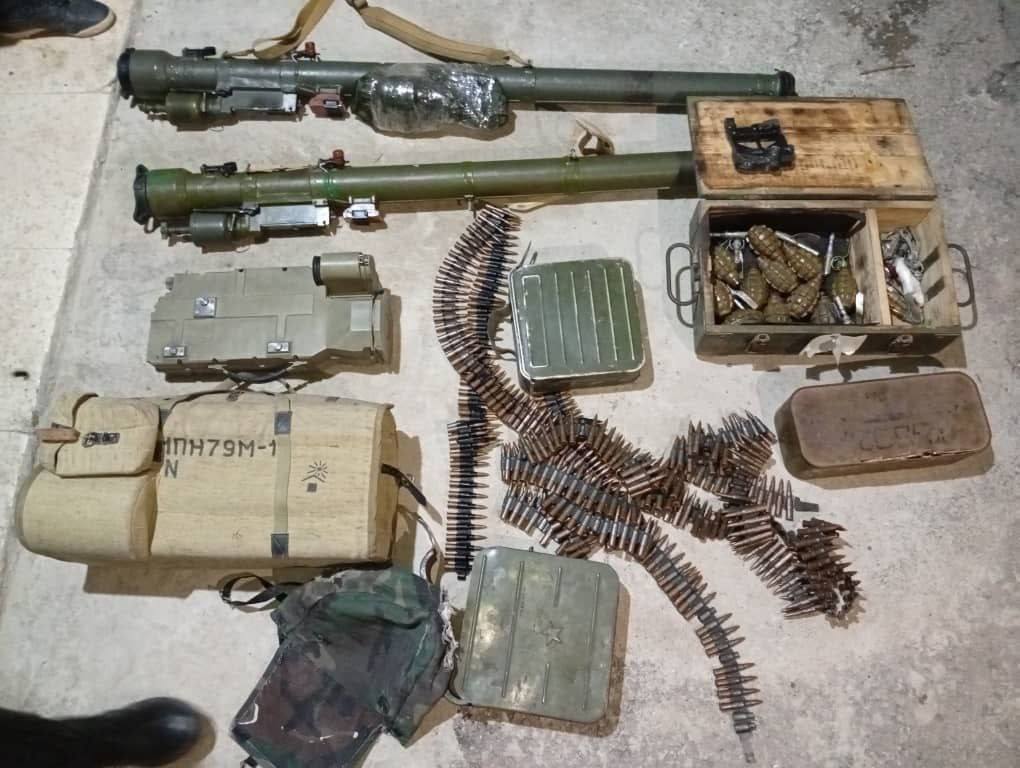 Suriye: Başka bir gün, Lübnan'a giden askeri teçhizatın başka bir ele geçirilmesi. Güvenlik güçleri bu sefer 2 MANPAD ve bir Kornet (ATGM) fırlatıcısının parçalarına el koydu. Baskın Serghaya'da (Zabadani bölgesi, Batı Şam) gerçekleşti