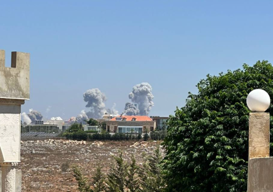Aviones israelíes realizan ataques en el sur del Líbano.