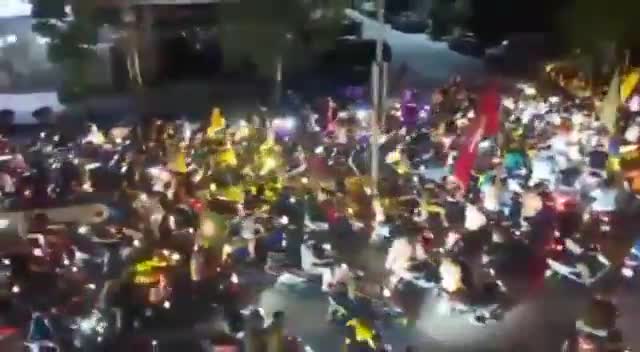احتجاجات في الضاحية الجنوبية لبيروت بعد قرار مجلس الوزراء بسحب سلاح المقــ ـاومـ ـة