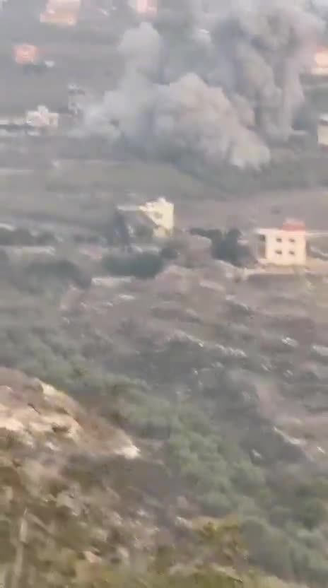 Images du raid qui a ciblé Aita al-Jabal