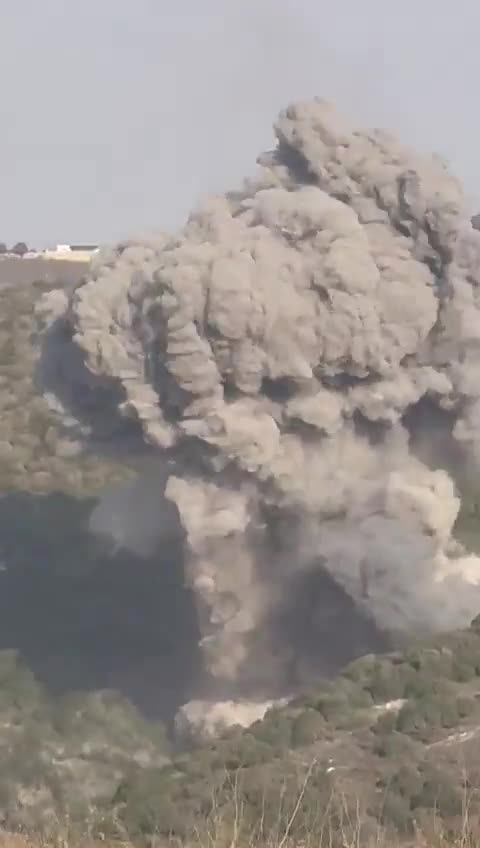 Footage of Israeli air raid targeting Jarmaq in south Lebanon