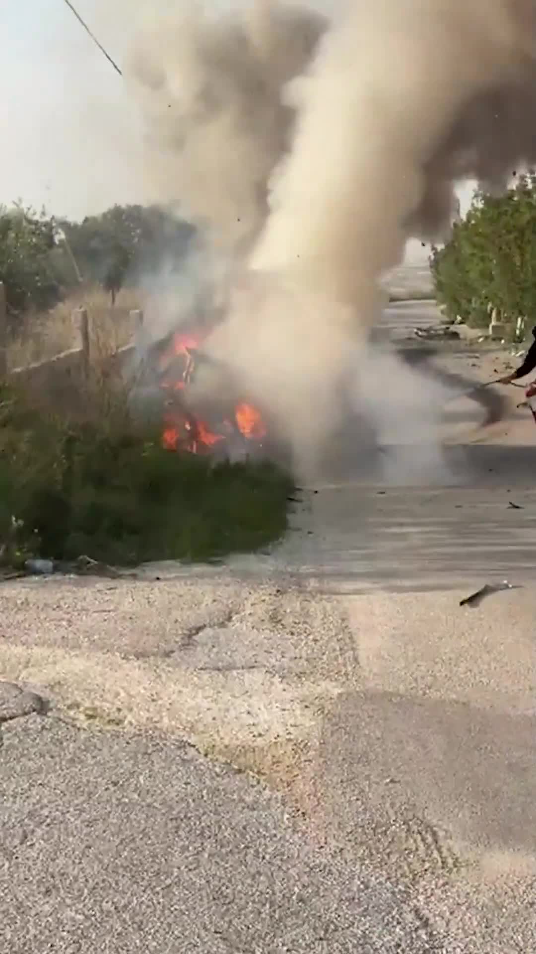 Video shows Israeli airstrike targeting a car in the Jouya area of Tyre
