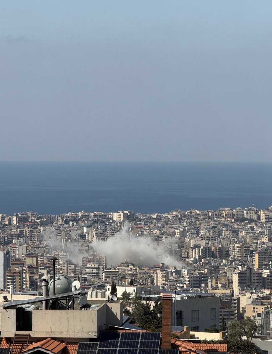 Ataques aéreos israelíes en Dahiyeh hace un momento