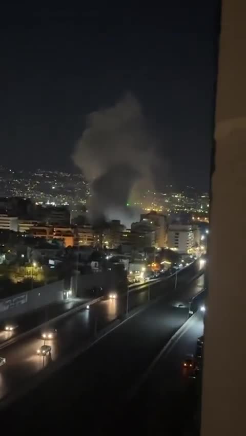 Un ataque aéreo israelí alcanza un edificio en Bir Hassan, en los suburbios del sur.