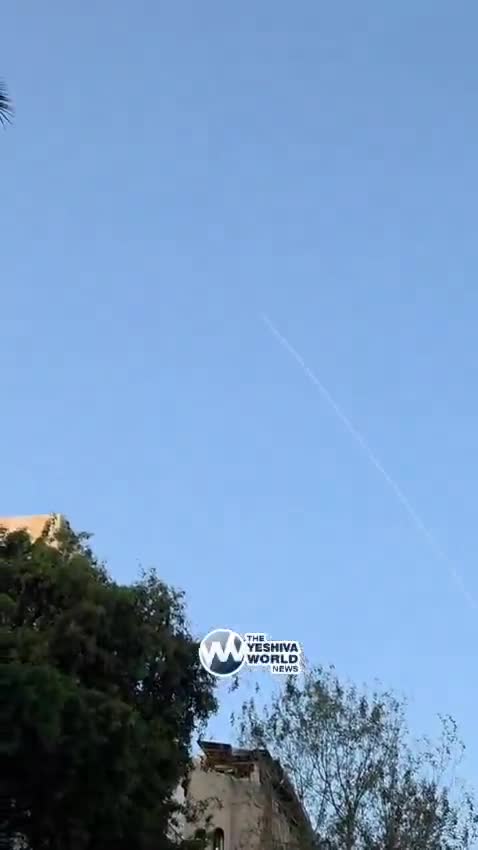 Interceptações estão em andamento sobre a região central de Israel, após o lançamento de foguetes do Líbano pelo Hezbollah.