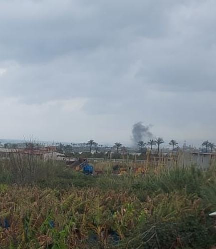 Der Angriff, der das Gebiet Al-Barak am Stadtrand von Al-Adousiyah-Al-Zahrani zum Ziel hatte.