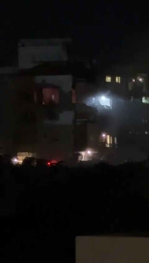 Video: Israeli airstrike targets residential apartment in Doha Aramoun