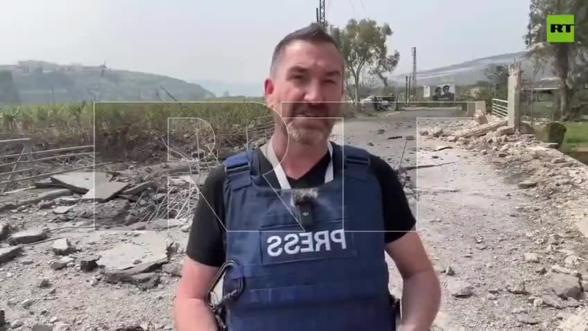The moment RT correspondent Steve Sweeney and his cameraman were injured during the airstrike on the bridge in Qasmiyeh, southern Lebanon