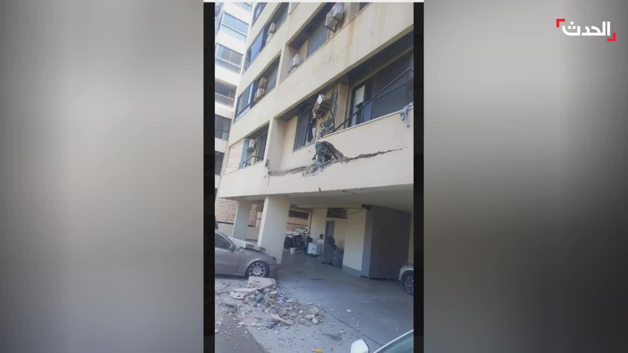 Un condominio è stato colpito da un raid aereo israeliano nella zona di Al-Janah, all'ingresso sud di Beirut.