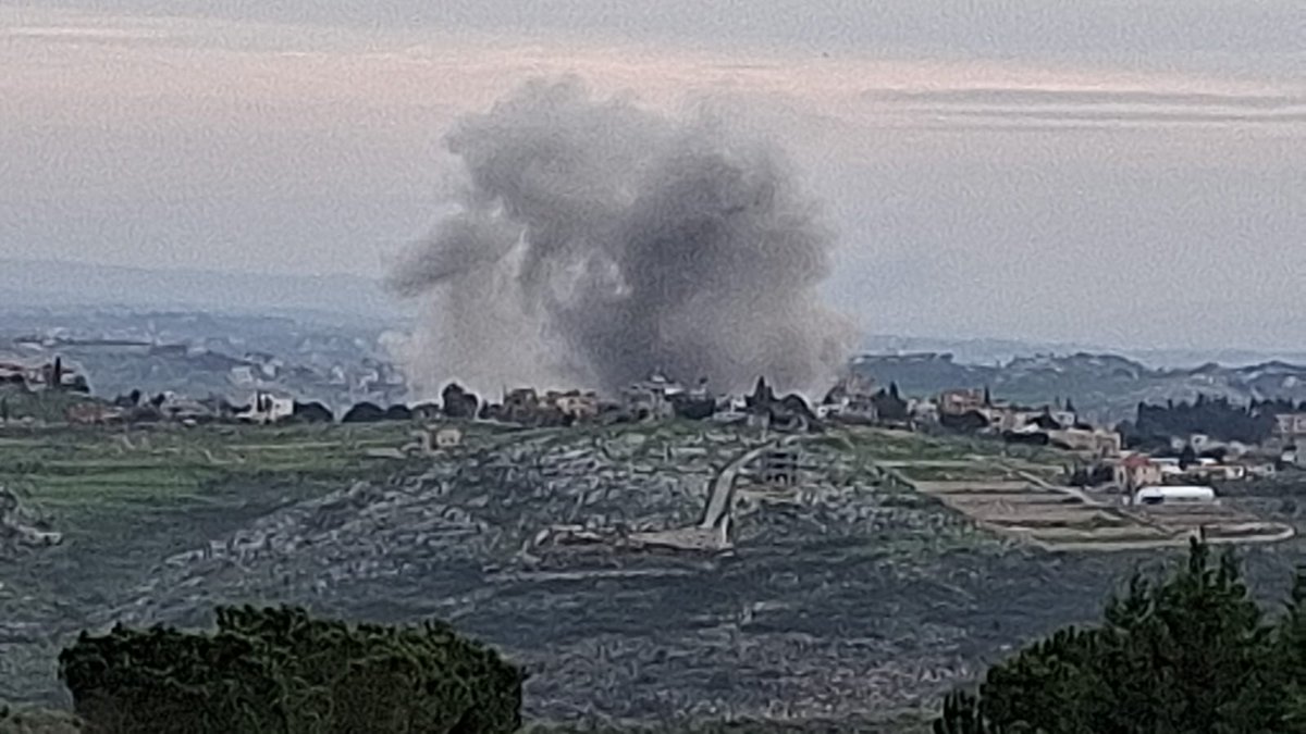 Un gran numero di aerei da guerra sorvola la costa meridionale, raggiungendo Nabatieh e i villaggi limitrofi. (Foto di Deir Zahrani)
