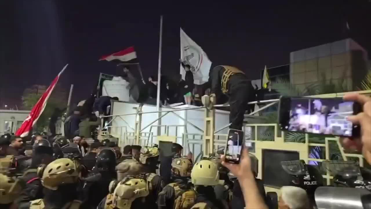 The protests continue on the Basra Corniche in front of the Kuwaiti Consulate, in protest against the bombing of a house in Safwan from Kuwaiti territory.
