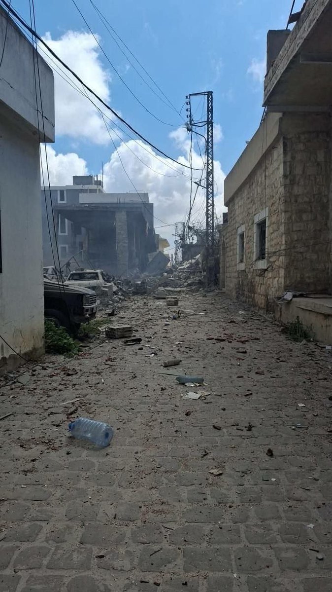 Ein israelischer Luftangriff zielt auf die Stadt Tibnin im Südlibanon.