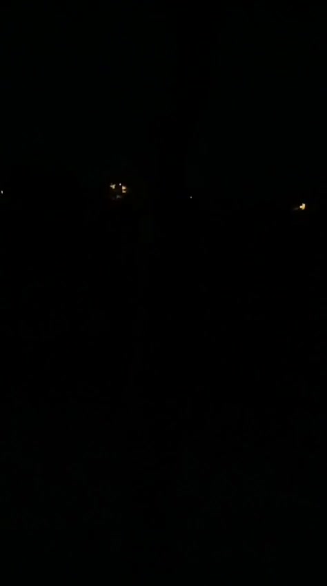 Kampfflugzeuge fliegen eine Reihe von Angriffen auf die Stadt Maschghara in der westlichen Bekaa-Ebene des Libanon.
