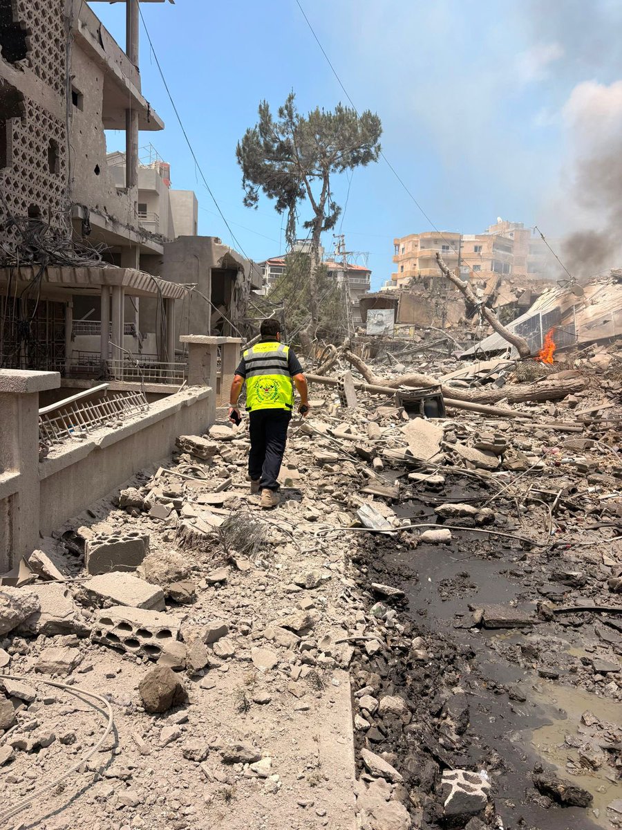 Al Hosh neighborhood in Tyre after Israeli airstrikes a few minutes ago