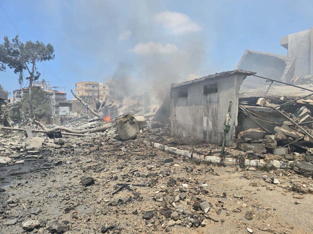 Al Hosh neighborhood in Tyre after Israeli airstrikes a few minutes ago