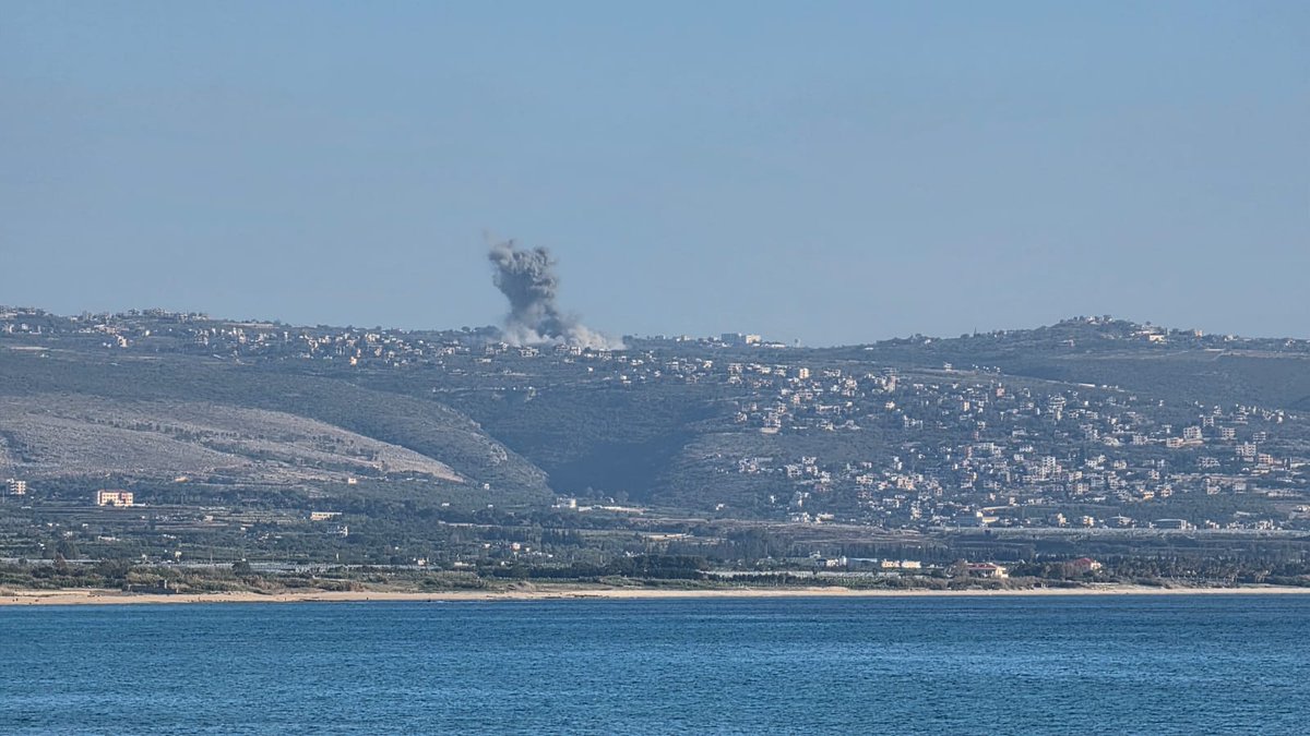 An Israeli airstrike targeted the town of Majdalzoun.