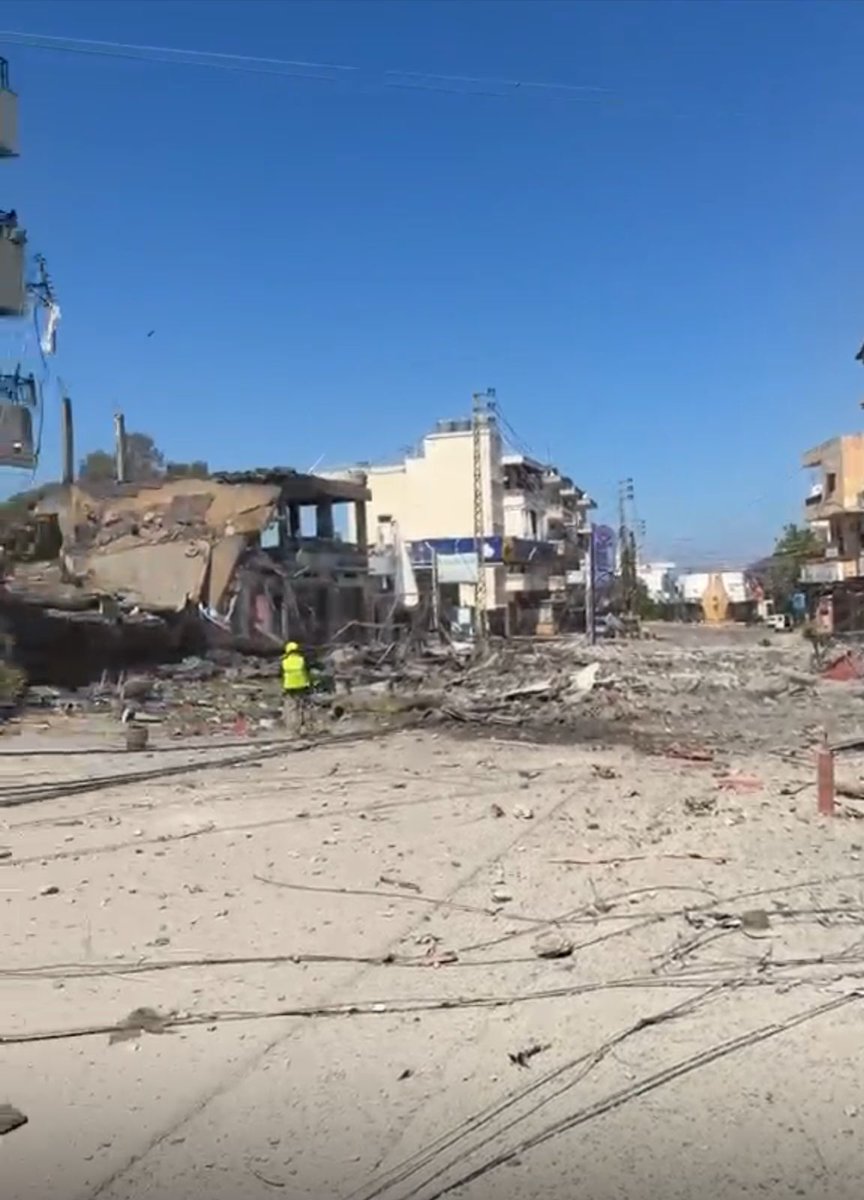 Drugi nalot w Deir Qanoun an-Nahr wymierzony był w dom Abu Samira Hermanniego. Pierwszy nalot w Deir Qanoun an-Nahr wymierzony był w dom Abu Jamala Nadżdiego.