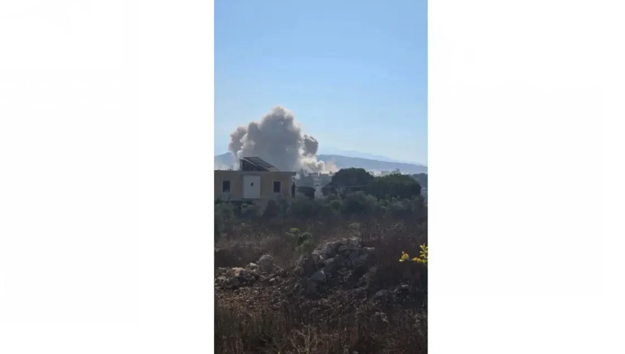 A large explosion in Zawtar al-Sharqiya. And an airstrike below Deir Mimas.